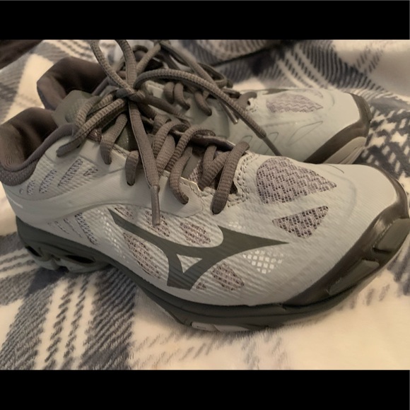 Mizuno Shoes - Women’s Mizuno Volleyball Court Shoes